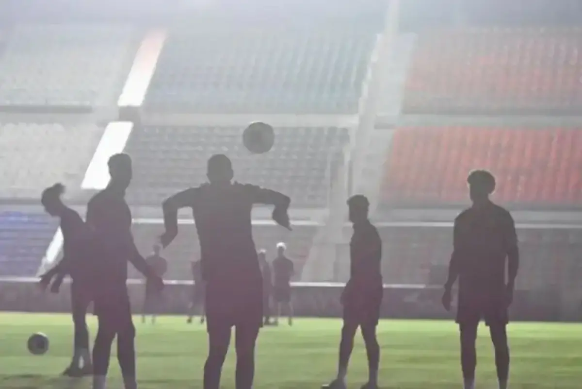 تعطیلی دوباره مسابقات فوتبال در تهران به دلیل آلودگی شدید هوا
