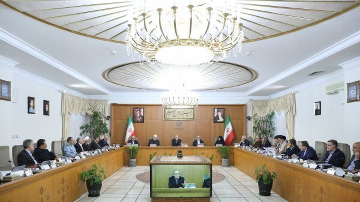 روزنامه نزدیک به قالیباف: دولت پزشکیان دو مشکل بزرگ در ادامه راه دارد