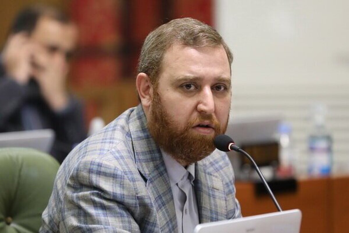 انتقاد عضو شورای شهر از زاکانی: جمع‌آوری نیرو‌های خارجی در روز‌های اوج آلودگی هوا برای ساختن کارنامه، مصداق «حکمرانی نمایشی» است