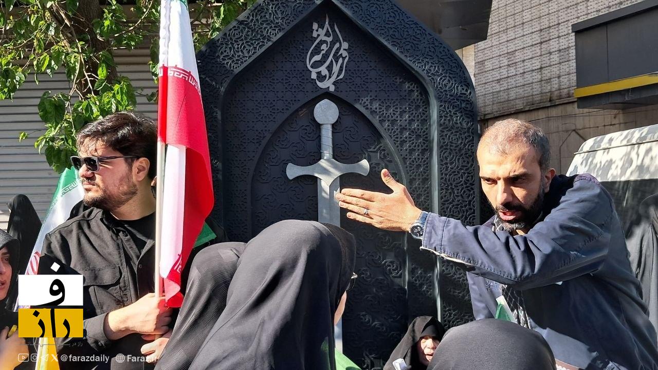 گزارش تصویری از مراسم اربعین رهبر شهید گزارش تصویری از مراسم اربعین رهبر شهید