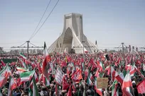 پیکر آیت‌الله خامنه‌ای به قم رسید؛ تداوم حضور میلیونی عزاداران در سومین روز مراسم تشییع