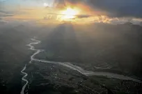 چین: ۲۶۱ تبعه خارجی از ۲۳ کشور در سیل تبت مفقود شده‌اند