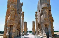 تخریب آثار باستانی ؛ زخمی کردن چهره تاریخ