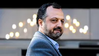 نماینده مجلس با اشاره به تلاطمات بازار ارز و سکه: اگر وزیر اقتصاد پاسخ قانع کننده‌ای به مردم ندهند، باید کنار برود