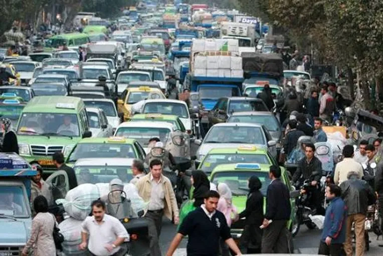 درمان ترافیک تهران با نسخه پزشکیان، آیا شهر را متراکم‌تر می‌کنند یا خلوت‌تر؟