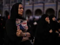 اندوه عمومی در ایران در مراسم تشییع آیت‌الله خامنه‌ای پس از کشته‌شدن در جنگ آمریکا و اسرائیل